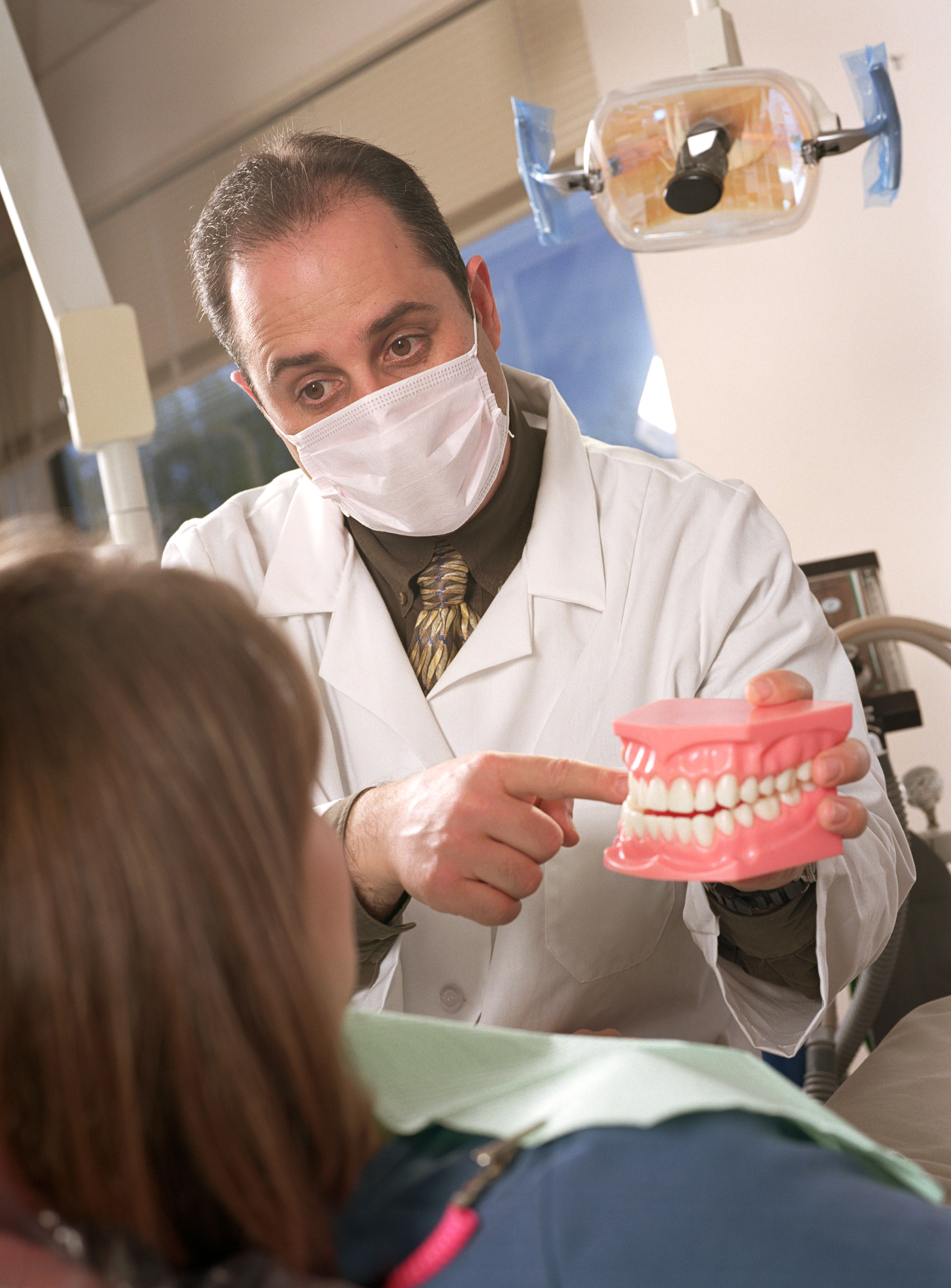 Врач занимающийся протезированием зубов. Врач ортодонт. Зубной врач. Стоматология ортодонт. Стоматология брекеты.