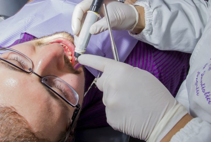 Dentista e paziente a rischio